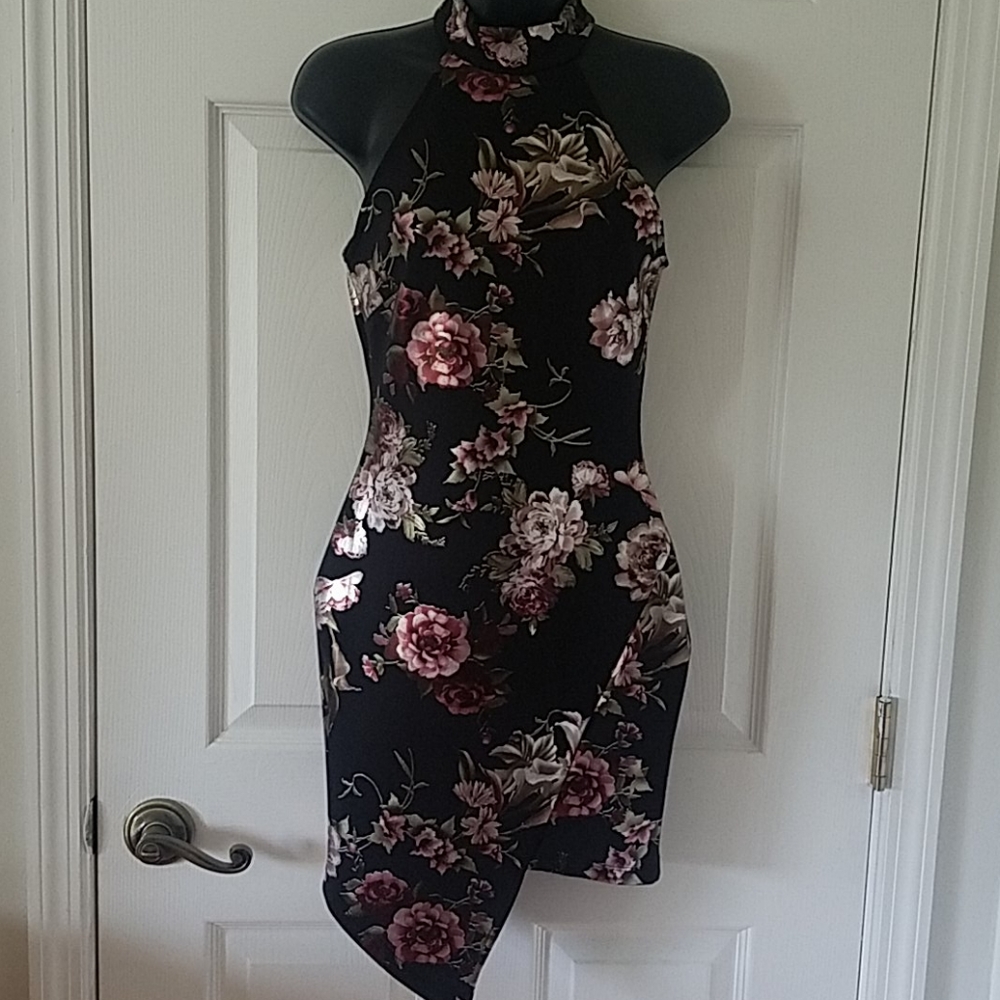 WINDSOR XS black halter floral dress